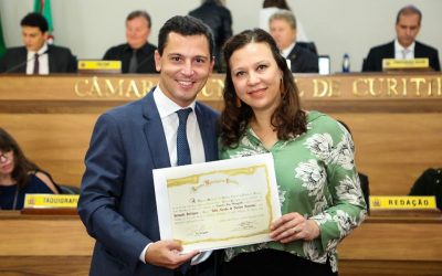 Secretária Executiva do Diálogo Florestal recebe prêmio em Curitiba